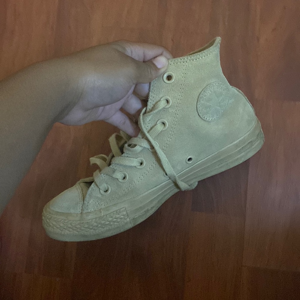TAN CONVERSE